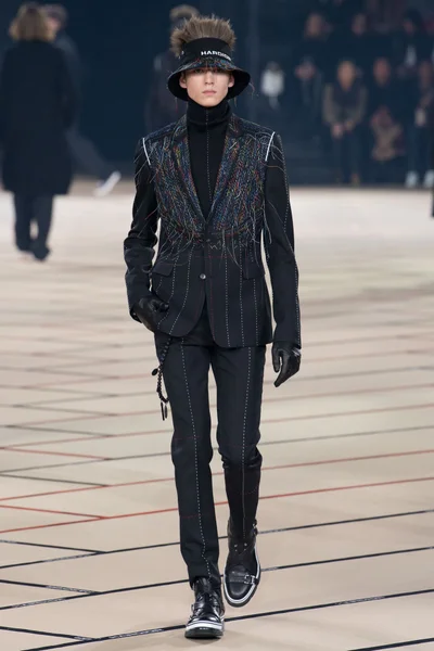 Look 14